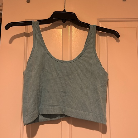 Urban Outfitters out from under top - Picture 3 of 3